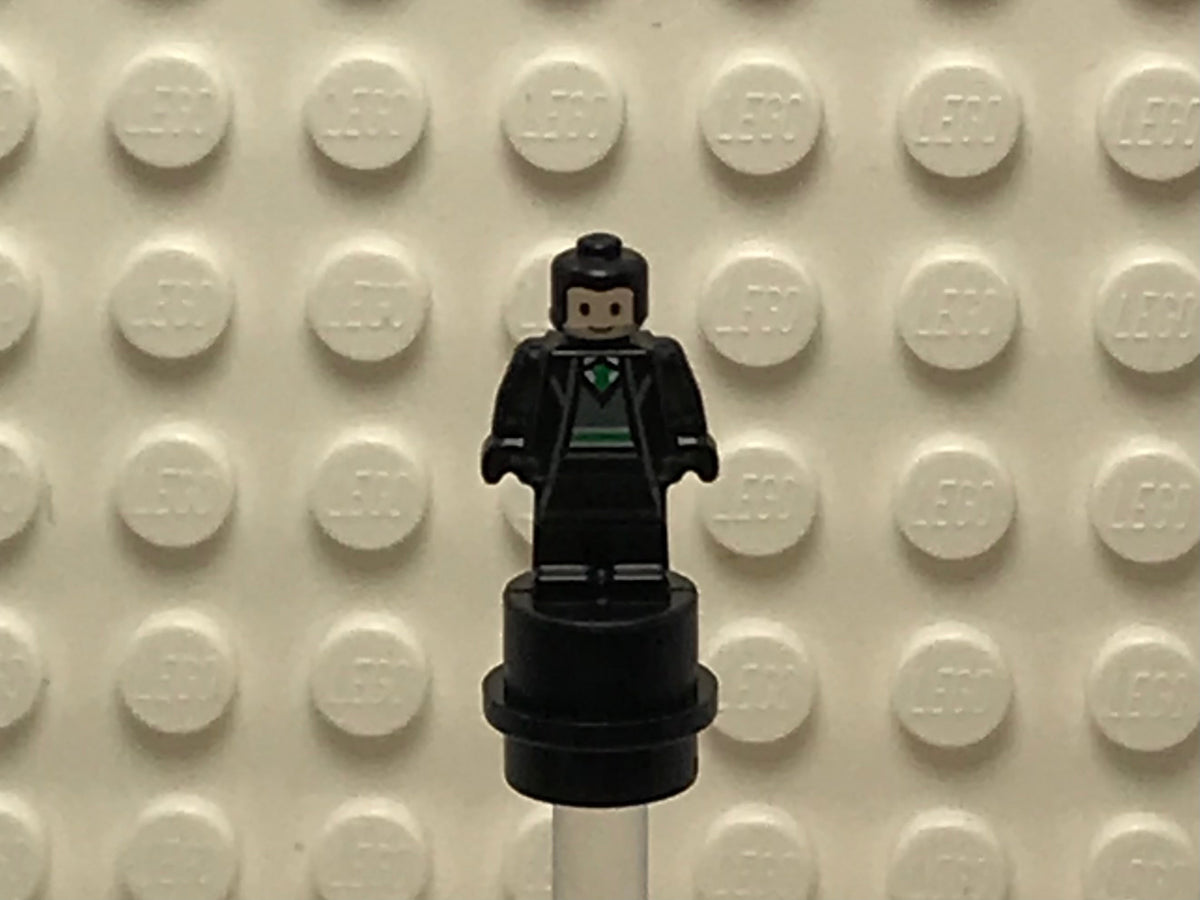 Slytherin Student Statuette/Trophy #3, hpb038
