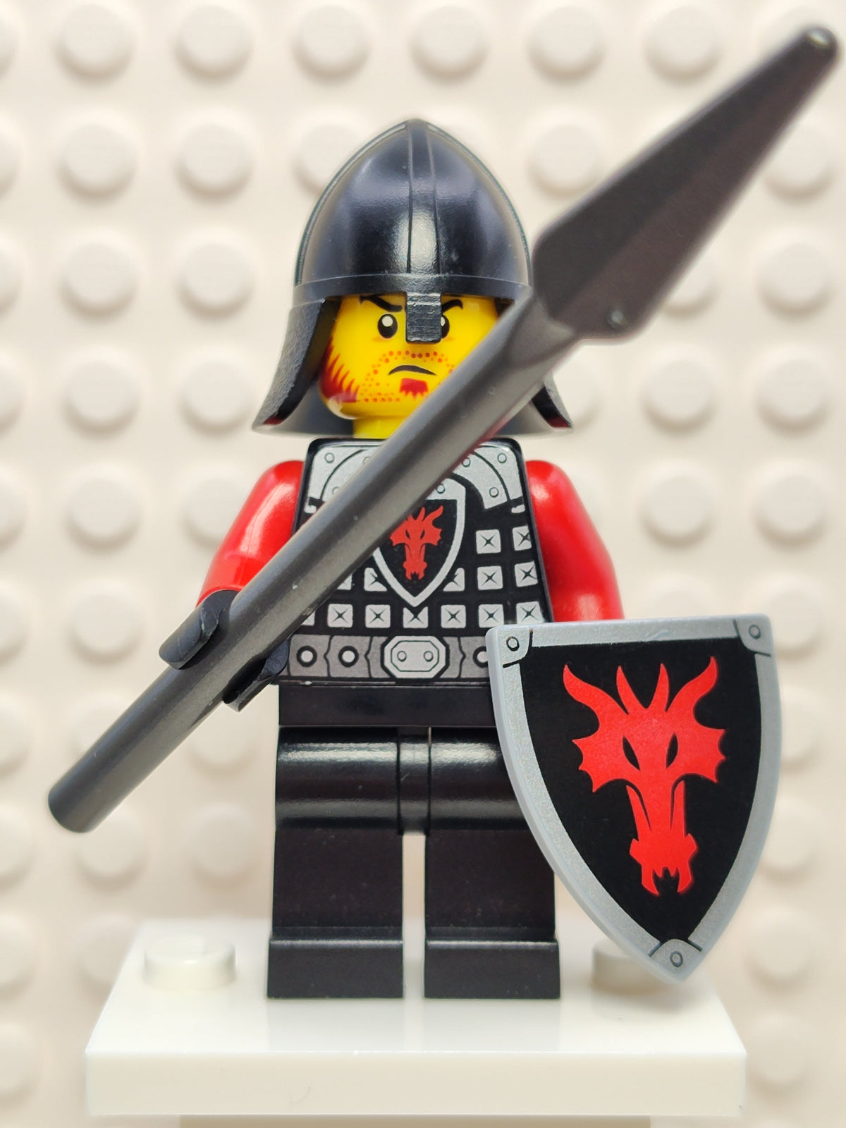 Dragon Knight Scale Mail with Dragon Shield and Shoulder Armor, cas518a