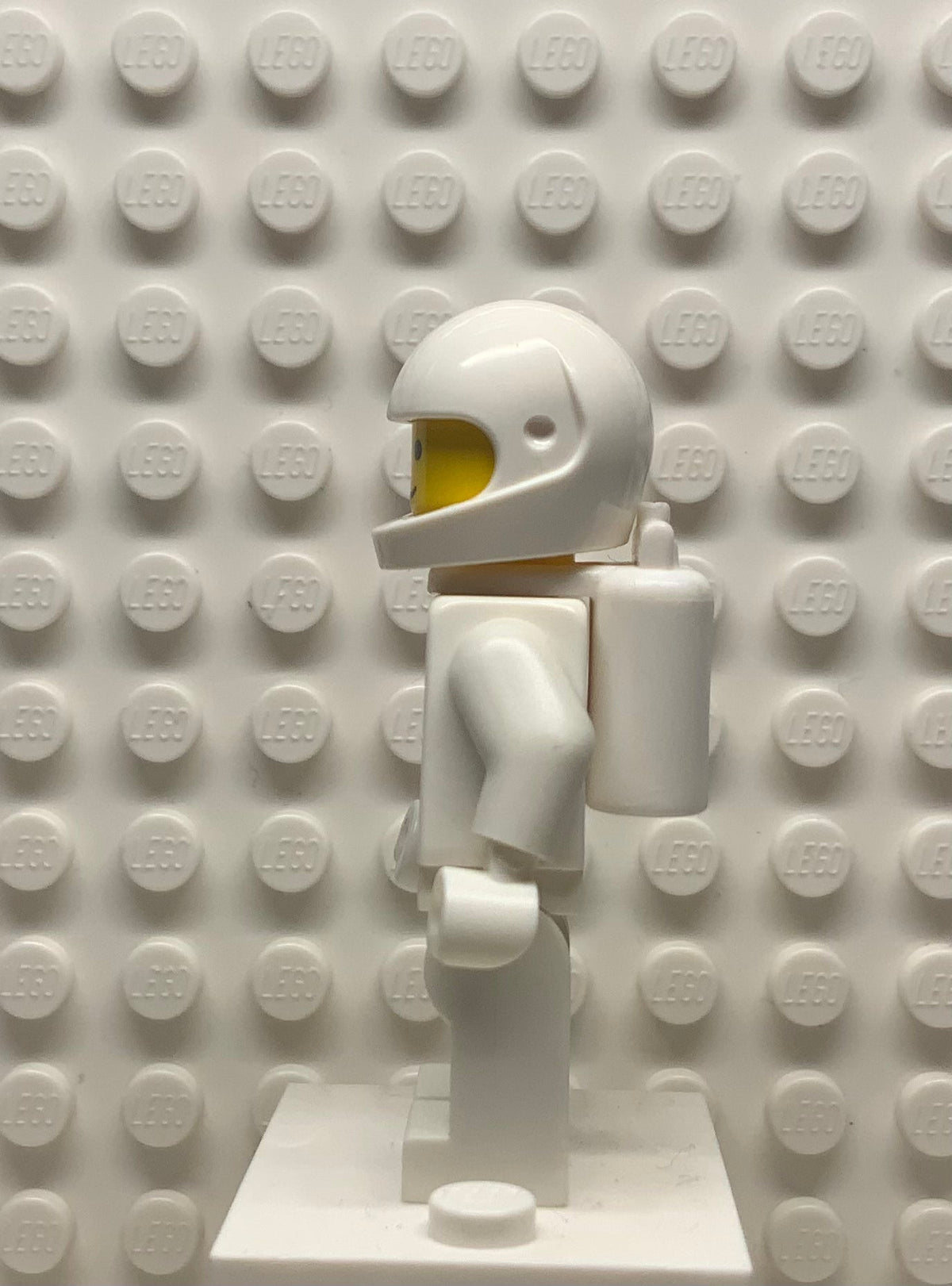 Classic Space-White with Air Tanks and Motorcycle Helmet (Reissue), sp006new