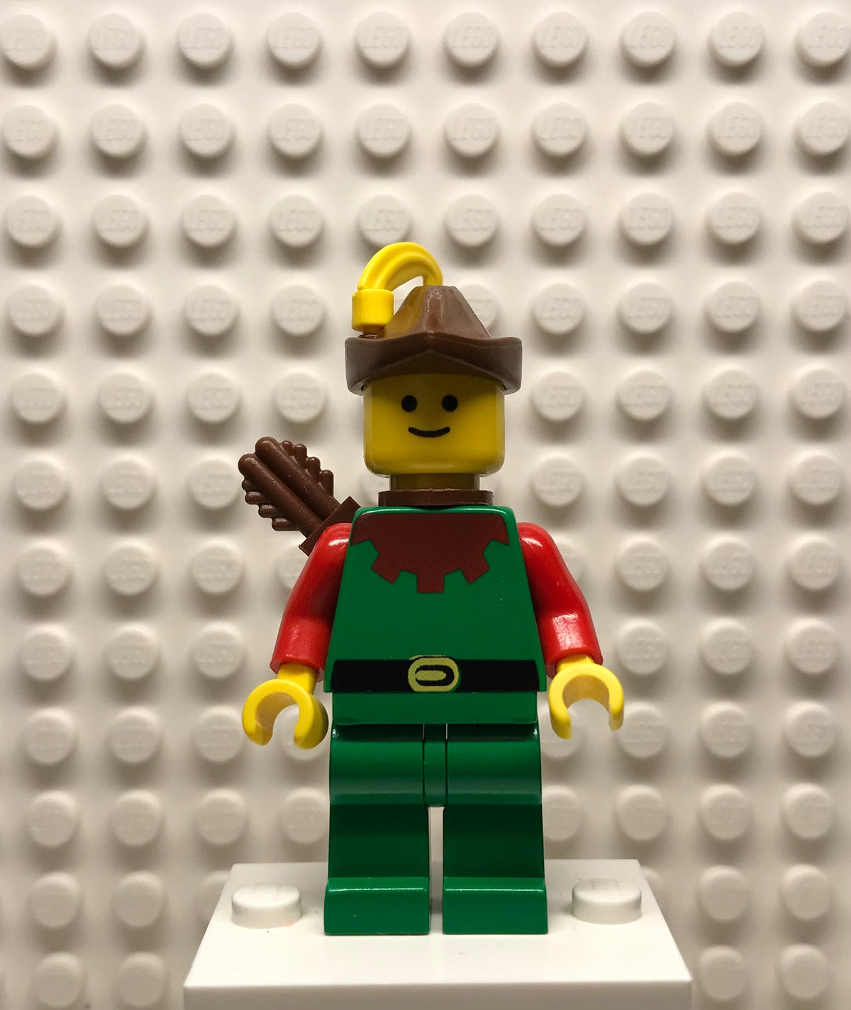 Forestman, Red, Brown Hat, Yellow Feather, Quiver, cas140a