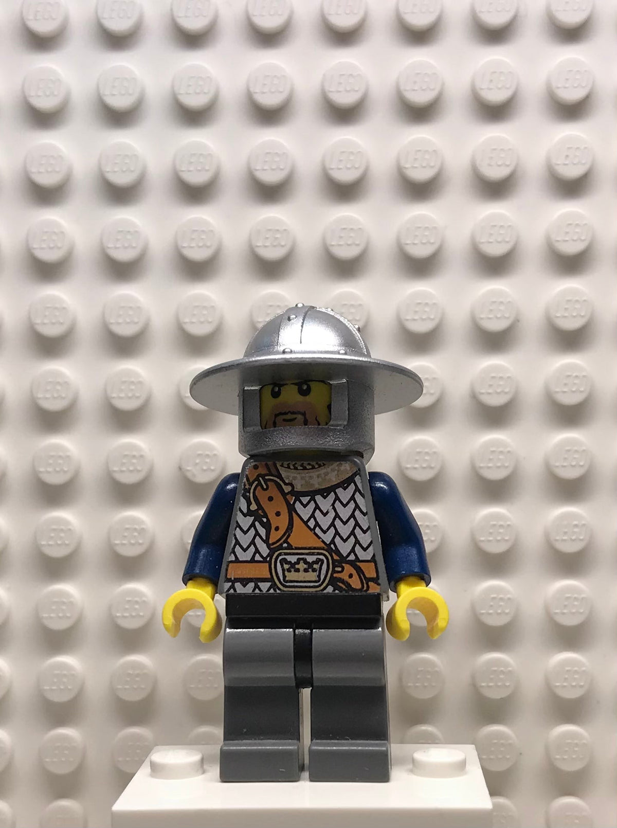 Fantasy Era, Crown Knight Scale Mail with Chest Strap, Helmet with Broad Brim, Brown Beard and Sideburns, cas381